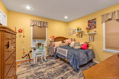 29 Orleans Road, Valley Stream, NY 11581 - Photo 13