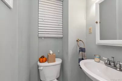 29 Orleans Road, Valley Stream, NY 11581 - Photo 11