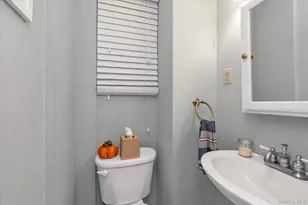 29 Orleans Rd, Valley Stream, NY 11581 - Photo 11