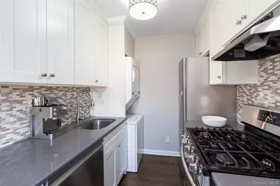 163-62 Willets Point Boulevard #Upper, Whitestone, NY 11357 - Photo 13