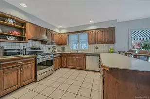 2340 Fairway Dr, Cutchogue, NY 11935 - Photo 9