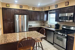 161 Aster, Massapequa Park, NY 11762 - Photo 3