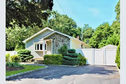 465 Wellwood Drive, Shirley, NY 11967 - Photo 19