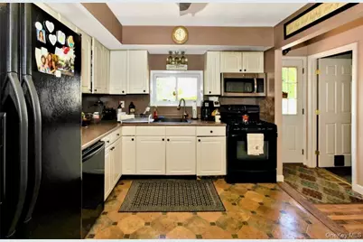 465 Wellwood Drive, Shirley, NY 11967 - Photo 5