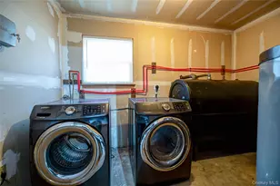 27 Manchester Rd, Huntington, NY 11743 - Photo 11