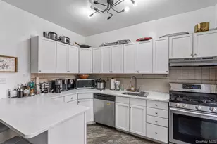 45 Kew Gardens Rd, Kew Gardens, NY 11415 - Photo 9