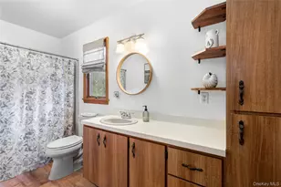 8 Hill Dr, Riverhead, NY 11901 - Photo 5