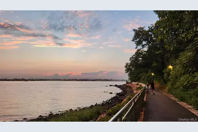 11516 Poppenhusen Avenue, College Point, NY 11356 - Photo 7