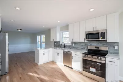 15 Dubois Avenue, Amityville, NY 11701 - Photo 9