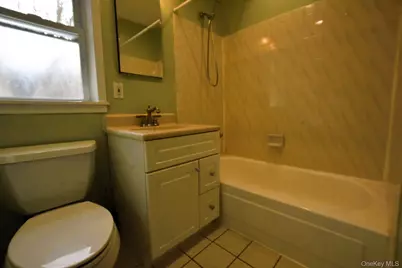 20 Toehee Place #1B, Islip, NY 11751 - Photo 11