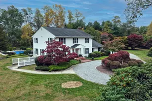 12 Briarwood Ct, Saint James, NY 11780 - Photo 3