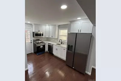 33 Broadway Street, Shirley, NY 11967 - Photo 5