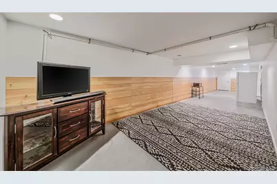 7935 77th Avenue, Glendale, NY 11385 - Photo 25