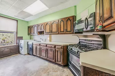 7935 77th Avenue, Glendale, NY 11385 - Photo 21