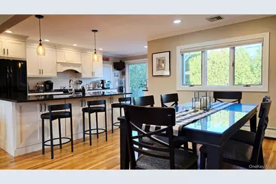 34 Melanie Lane, Syosset, NY 11791 - Photo 9