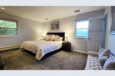 34 Melanie Lane, Syosset, NY 11791 - Photo 11