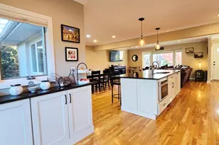 34 Melanie Ln, Syosset, NY 11791 - Photo 7