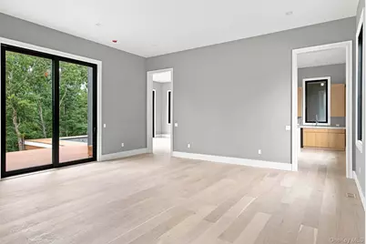 207 Middle Line Highway, Southampton, NY 11968 - Photo 5