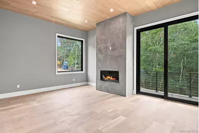 207 Middle Line Highway, Southampton, NY 11968 - Photo 11