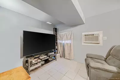 19 Amsterdam Avenue, West Babylon, NY 11704 - Photo 17