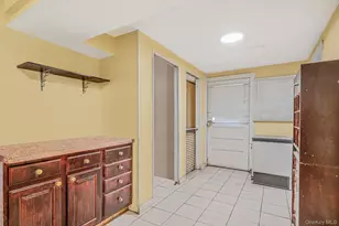 19 Amsterdam Ave, West Babylon, NY 11704 - Photo 19