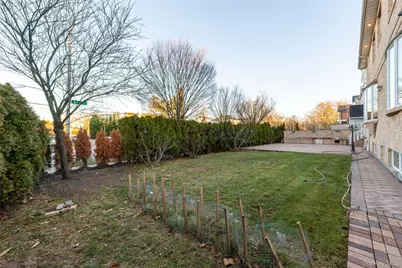 8064 Surrey Place, Jamaica, NY 11432 - Photo 9