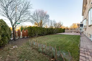 80-64 Surrey Pl, Jamaica, NY 11432 - Photo 9