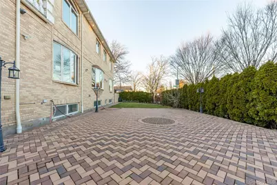 8064 Surrey Place, Jamaica, NY 11432 - Photo 7