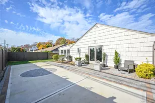 2 Meadow Ln, Rockville Centre, NY 11570 - Photo 5