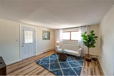 928 Peconic Avenue, West Babylon, NY 11704 - Photo 21