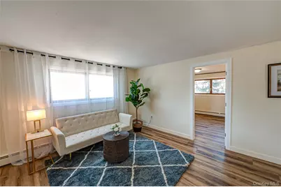 928 Peconic Avenue, West Babylon, NY 11704 - Photo 23