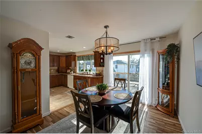 928 Peconic Avenue, West Babylon, NY 11704 - Photo 7