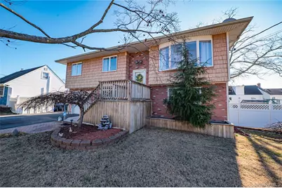 928 Peconic Avenue, West Babylon, NY 11704 - Photo 33