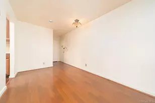 8 W Mill Dr, Great Neck, NY 11021 - Photo 13