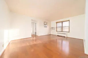 8 W Mill Dr, Great Neck, NY 11021 - Photo 7