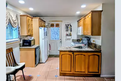 17 Grayley Place, Huntington Station, NY 11746 - Photo 3