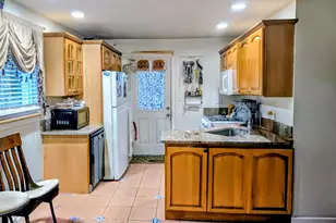 17 Grayley Pl, Huntington Station, NY 11746 - Photo 3