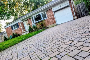 17 Grayley Pl, Huntington Station, NY 11746 - Photo 11