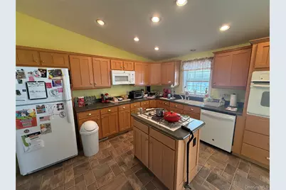 312 Brittany Terrace #312, Rock Tavern, NY 12575 - Photo 9