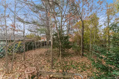 160 Lanier Place, Westbury, NY 11590 - Photo 5