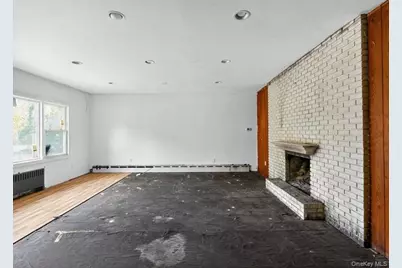 48 E Rogues Path, Huntington Station, NY 11746 - Photo 13