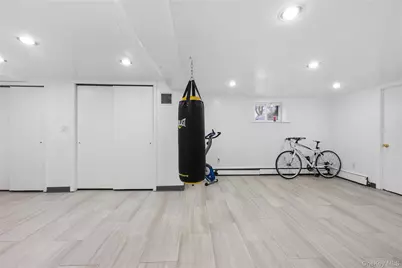 38 Lake Drive, Manhasset Hills, NY 11040 - Photo 33