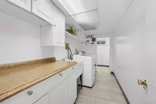 38 Lake Dr, Manhasset Hills, NY 11040 - Photo 37