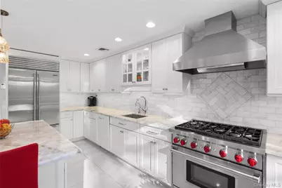 38 Lake Drive, Manhasset Hills, NY 11040 - Photo 9