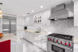 38 Lake Dr, Manhasset Hills, NY 11040 - Photo 9