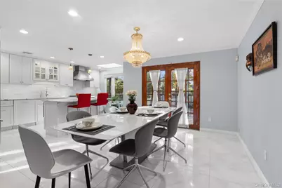 38 Lake Drive, Manhasset Hills, NY 11040 - Photo 11