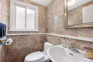 38 Lake Dr, Manhasset Hills, NY 11040 - Photo 23