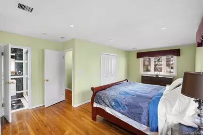 38 Lake Drive, Manhasset Hills, NY 11040 - Photo 25