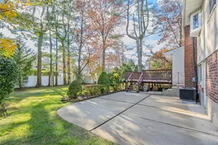 38 Lake Dr, Manhasset Hills, NY 11040 - Photo 41