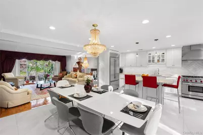 38 Lake Drive, Manhasset Hills, NY 11040 - Photo 13